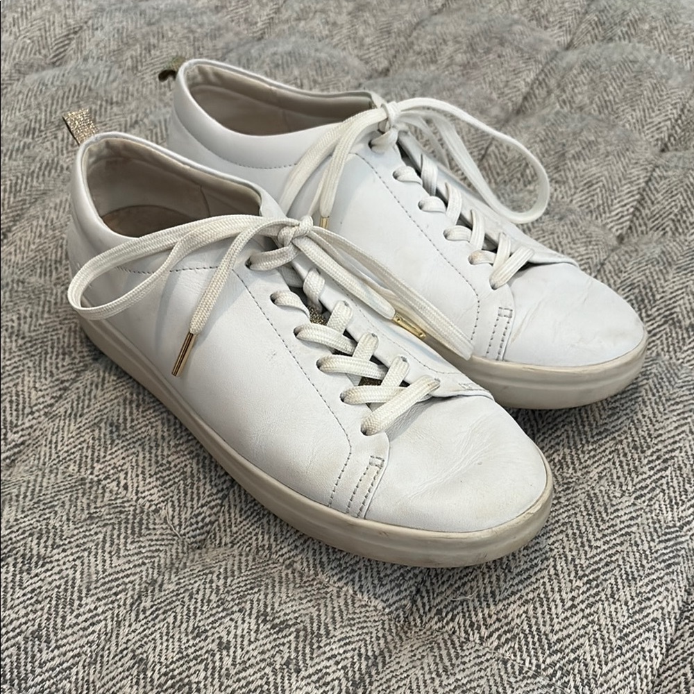 Vionic Paisley sneakers size 7.5